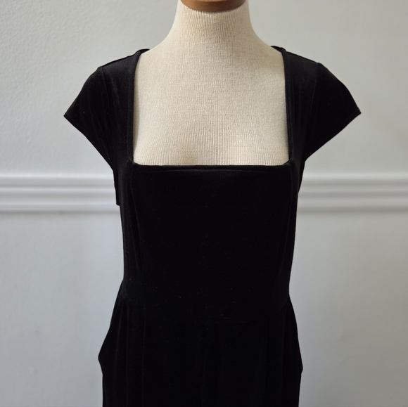 Old Navy Fit & Flare Black Velvet Jumpsuit - Picture 4 of 12